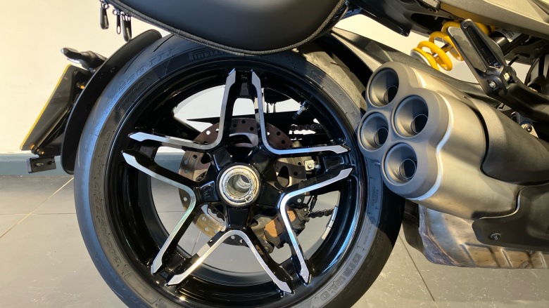 Ducati X Diavel V4 Burning Red (25MY)